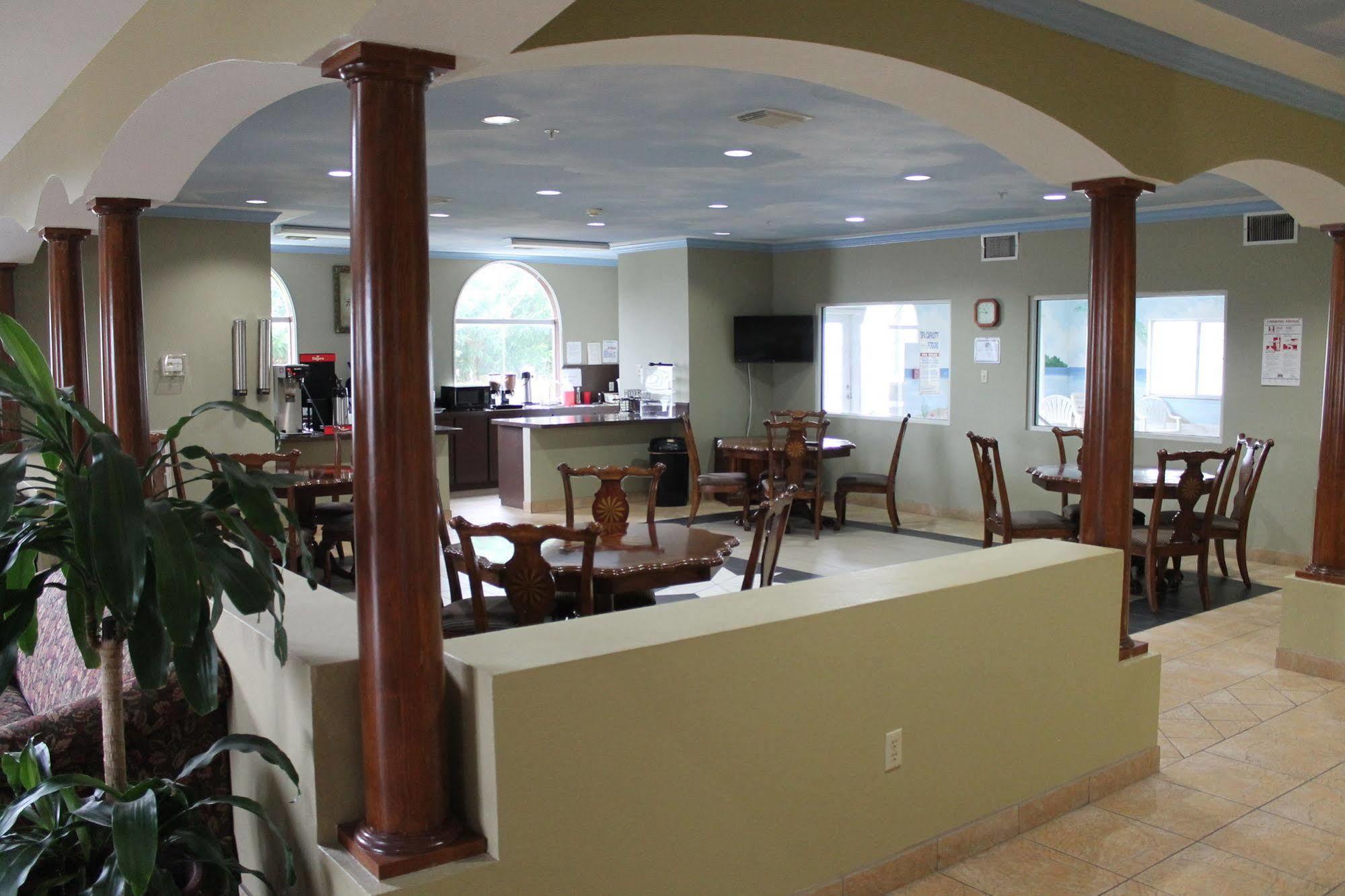 Baymont By Wyndham Texas City Exterior photo